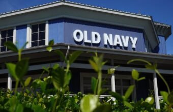 Gap and American Eagle shares both get crushed — and neither retailer is blaming the economy