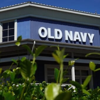 Gap and American Eagle shares both get crushed — and neither retailer is blaming the economy
