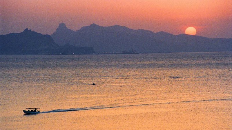 Oil tanker hijacked off coast of Yemen and taken towards Somalia –  VIDEO