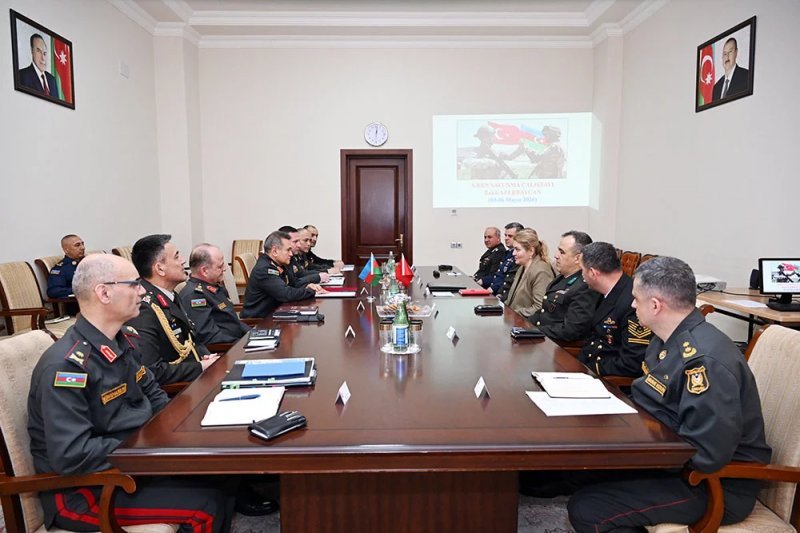 Azerbaijani and Turkish military delegations meet